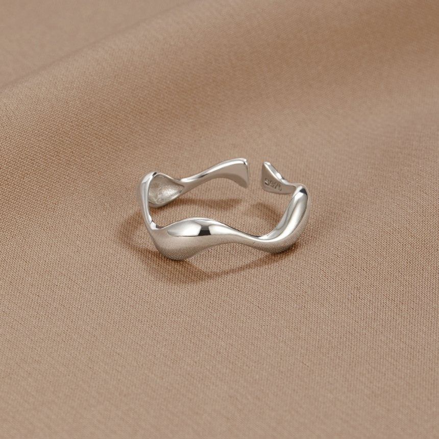 Anillo de onda de plata