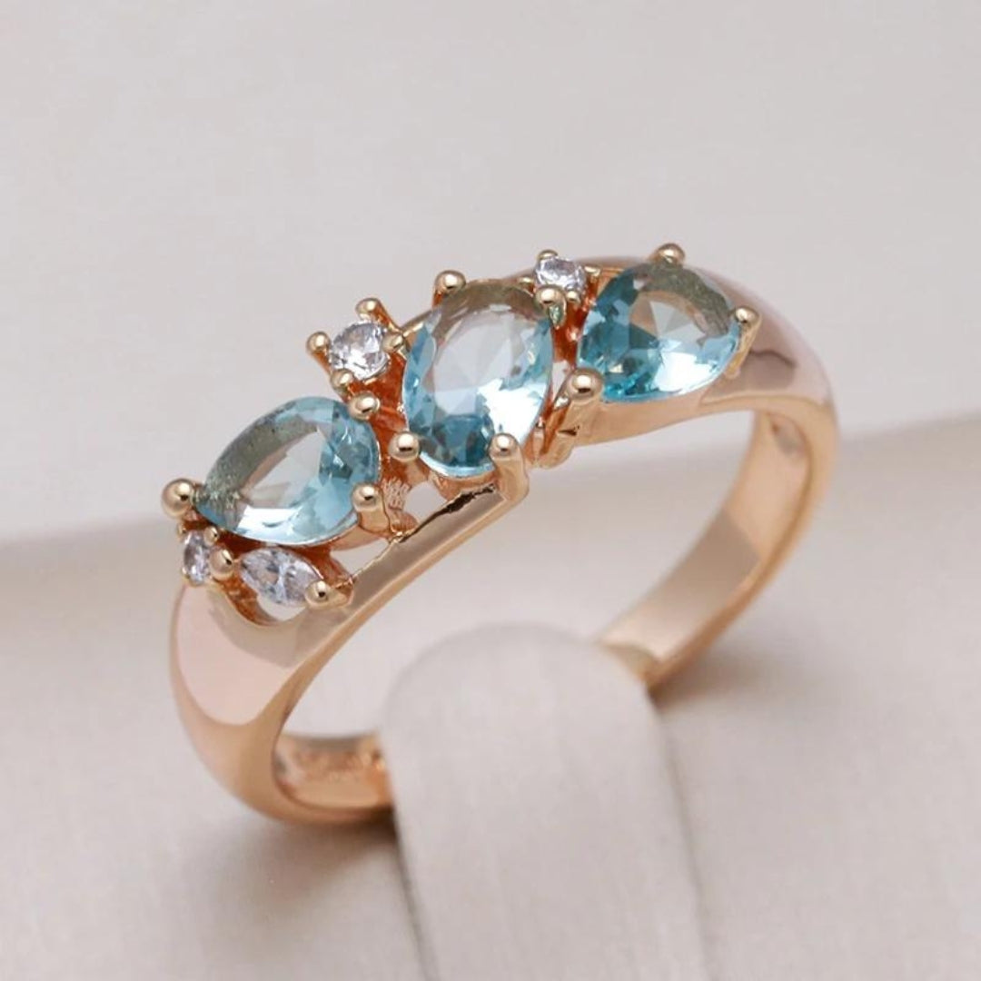 Anillo de oro con circonita azul