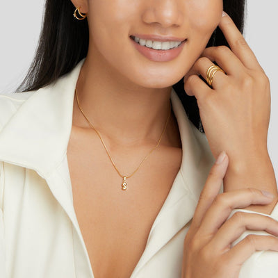 Collar con letras de burbujas