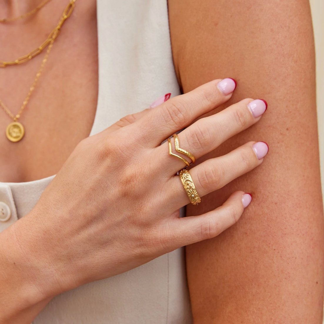 Anillo de oro azul cielo