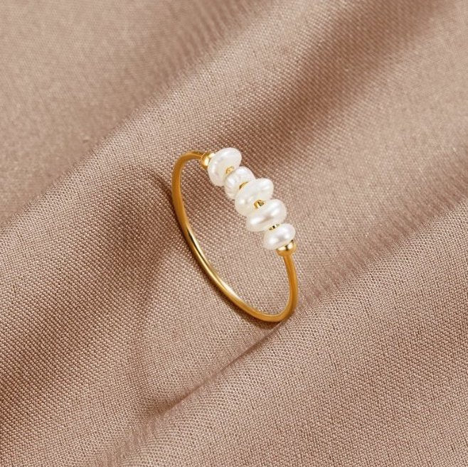 Anillo clásico con perla de agua dulce