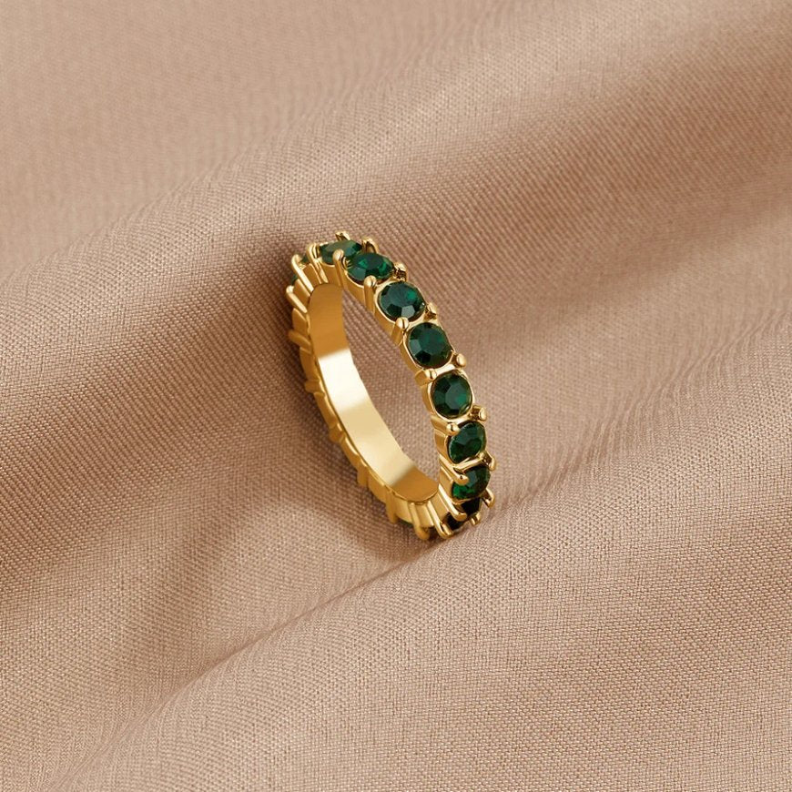 Anillo de cristal con belleza esmeralda