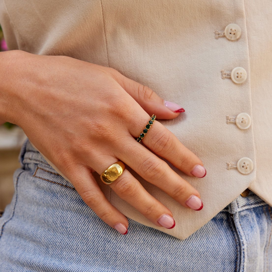 Anillo de cristal con belleza esmeralda