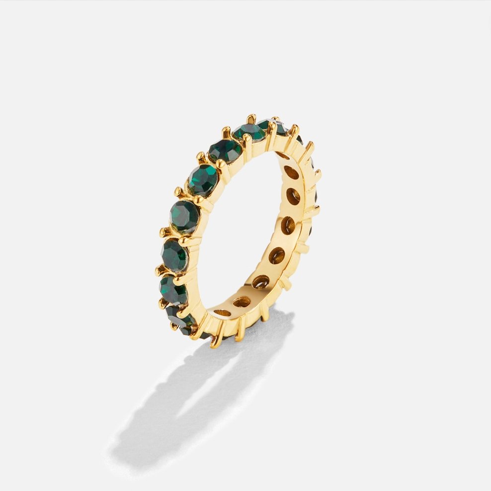 Anillo de cristal con belleza esmeralda