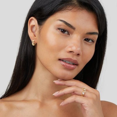 Anillo de panal en oro y cristal