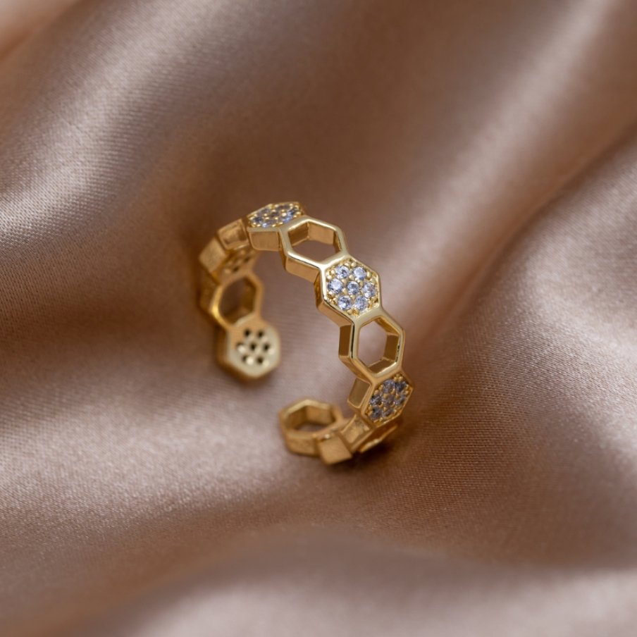 Anillo de panal en oro y cristal