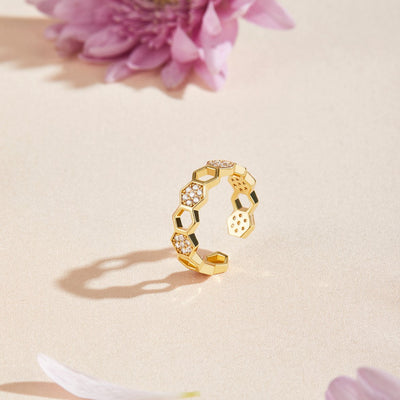 Anillo de panal en oro y cristal