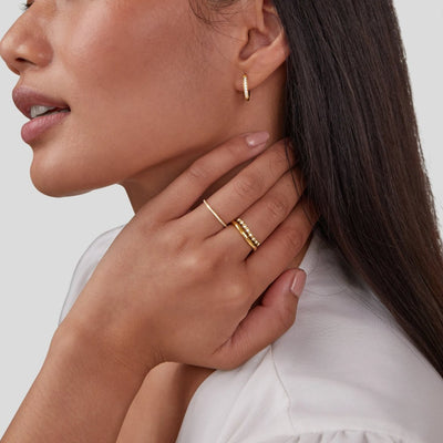 Anillo Marissa de cristales blancos en capas