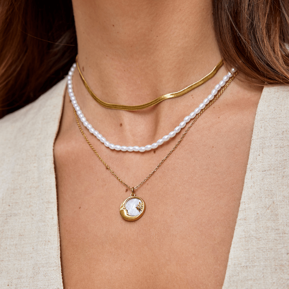 Collar dorado con cadena de serpiente Sarya