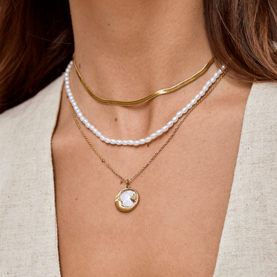 Collar dorado con cadena de serpiente Sarya