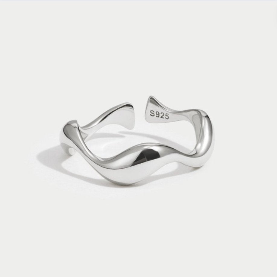 Anillo de onda de plata